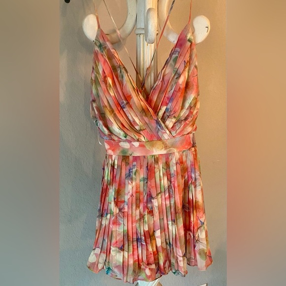 LULU’S Pink Multi Floral Pleated Backless Romper - NWT 
SZ L - Picture 2 of 14